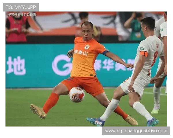 拉拽球衣犯规判罚标准详解，何种情况会被直接出示黄牌？